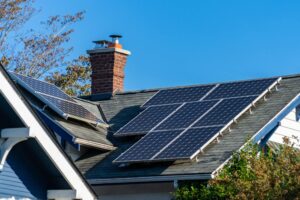 4 TIPOS DE SISTEMAS DE ENERGIA SOLAR RESIDENCIAL - ESCOLHA O MELHOR PARA VOCÊ