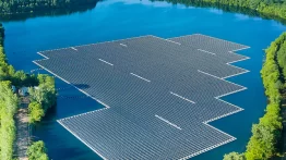 PRODUÇÃO DE ENERGIA SOLAR EM USINAS FLUTUANTES: SUSTENTABILIDADE NA SUPERFÍCIE DA ÁGUA