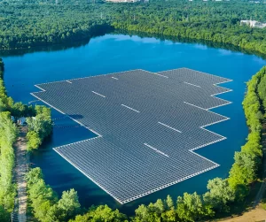 PRODUÇÃO DE ENERGIA SOLAR EM USINAS FLUTUANTES: SUSTENTABILIDADE NA SUPERFÍCIE DA ÁGUA